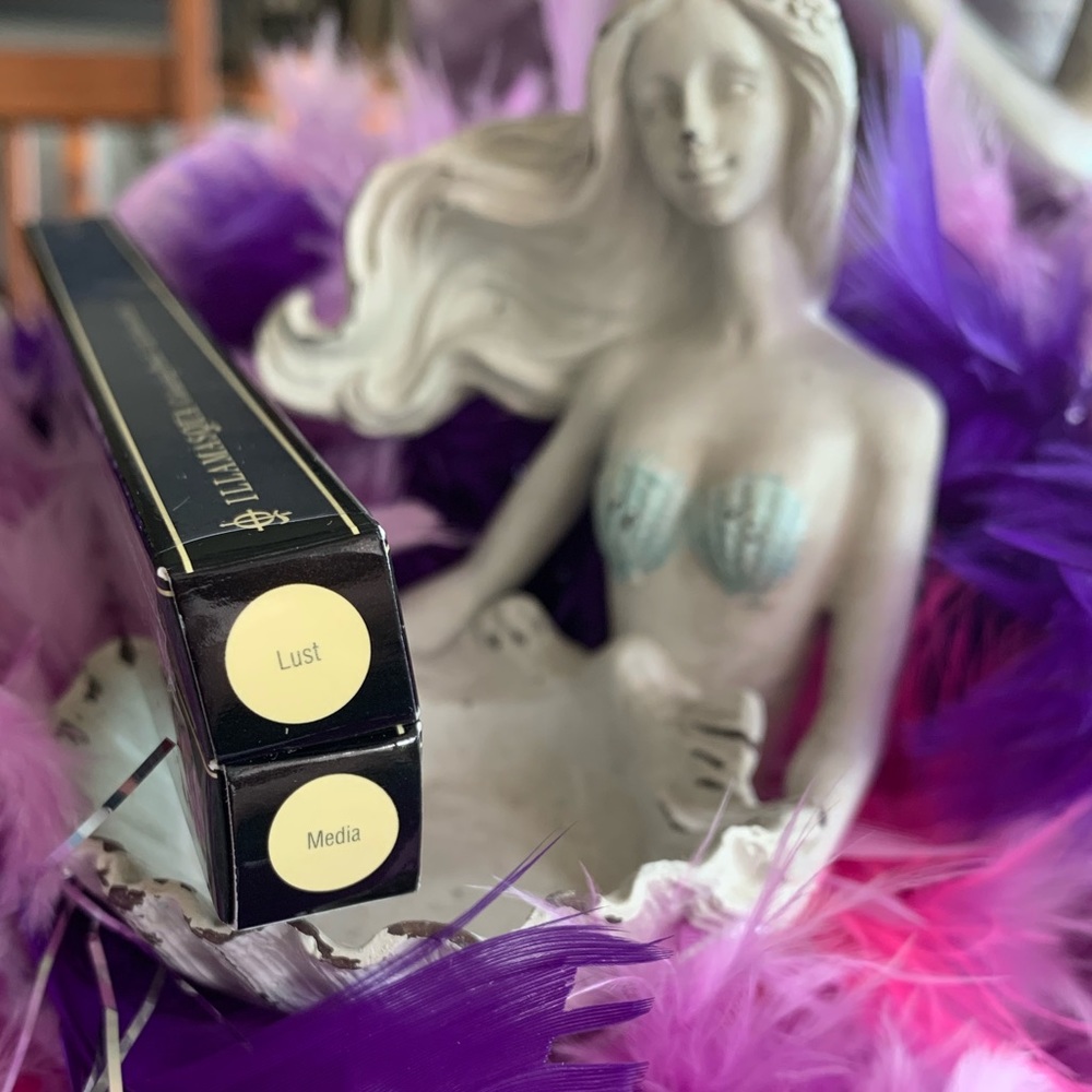NIB 2/$20 Illamasqua Lip Pencil Duo Lust & Media